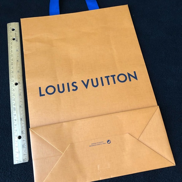 Louis Vuitton Gift Bag - Picture 2 of 5
